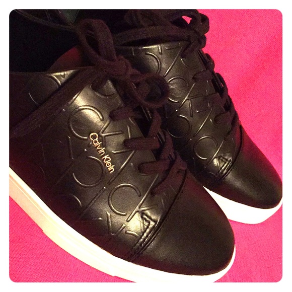 🎉HP🎉 Calvin Klein Logo Sneakers - Picture 1 of 7
